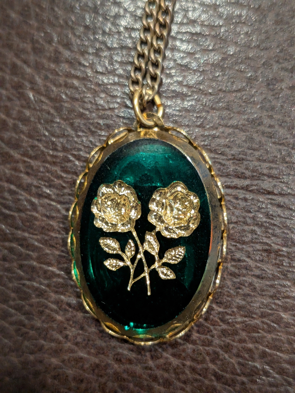 Vintage 1950s Gold Rose Duo Pendant Necklace10.5" with Emerald Green Resin